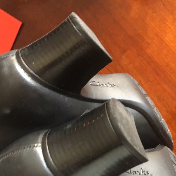 Clarks Black Leather Ankle Boot  Zip  Size 6.5 M  EUC Side Buckle Med Heel - Picture 9 of 16